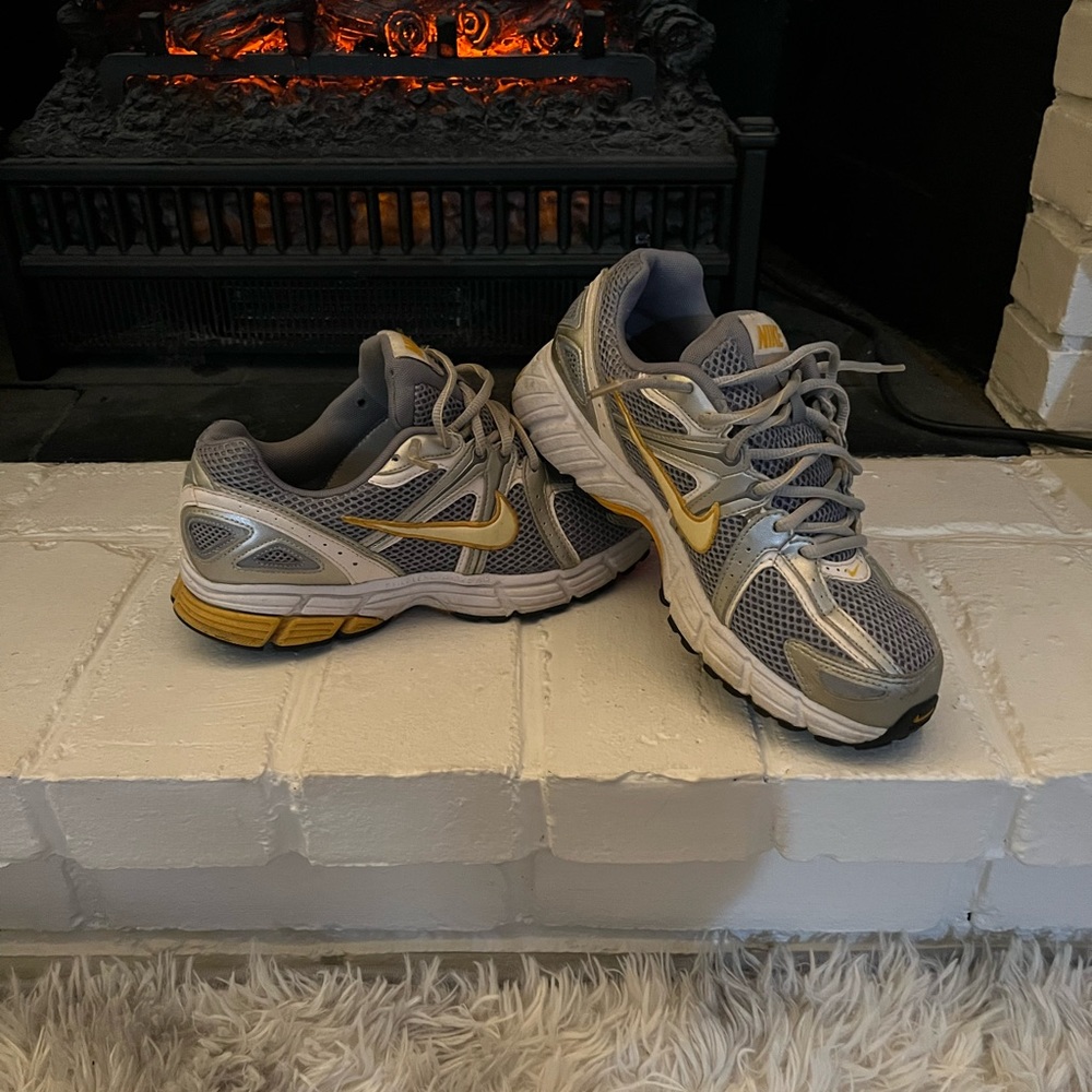 Nike tennis shoes